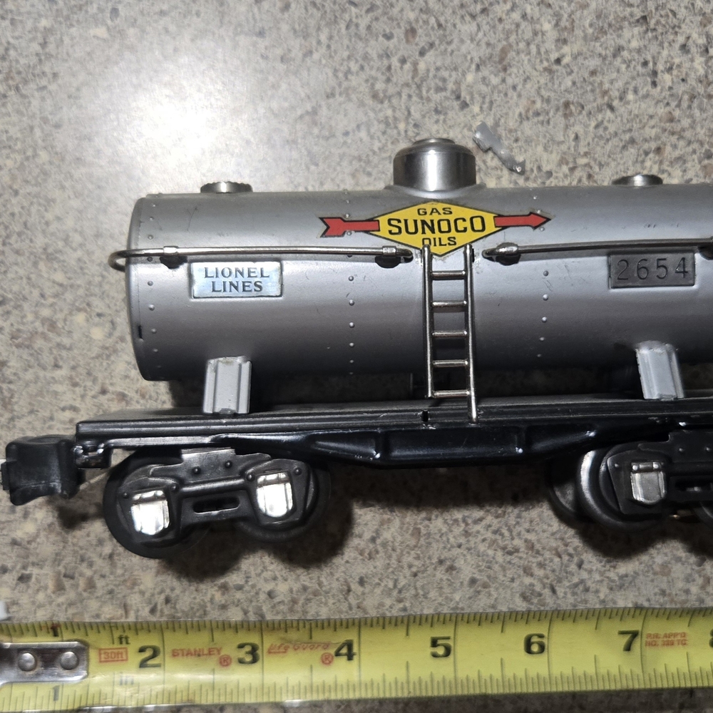 Lionel Lines Sunoco Tanker Train Car
